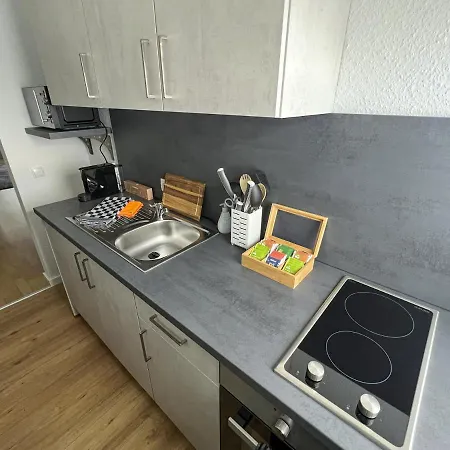 M&d Naehe Volkspark Mit Balkon - Netflix - Kueche