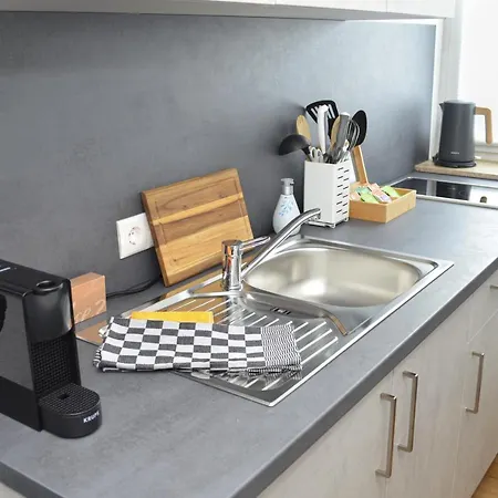 M&d Naehe Volkspark Mit Balkon - Netflix - Kueche Appartement