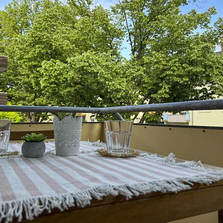 Appartement M&d Naehe Volkspark Mit Balkon - Netflix - Kueche
